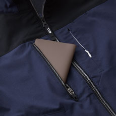 右胸ファスナーポケット(野帳が入る)