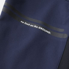 右袖ロゴプリント