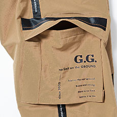 右カーゴポケット(野帳が入る)