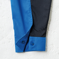 袖口ドットボタン(隠し)