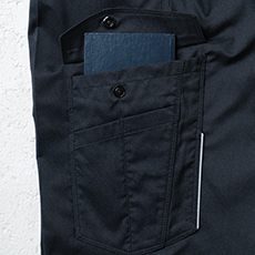 隠しドットボタン付きカーゴポケット