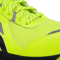 通気性の良いダブルラッセルメッシュで蒸れ軽減