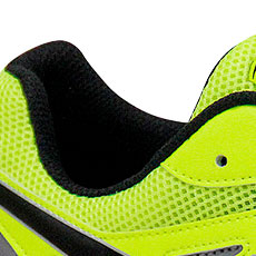 足への負担を軽減させる立体形状のSRB中敷きを採用し、中敷きは取り外して、お洗濯も可能