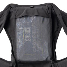 背面に保冷剤(600gまで)収納ポケット