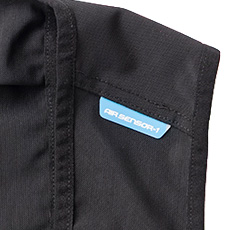 左肩にロゴ入り