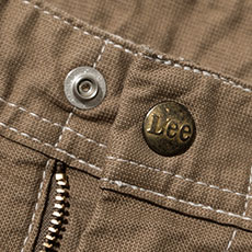 Leeロゴ入りのオリジナルボタン