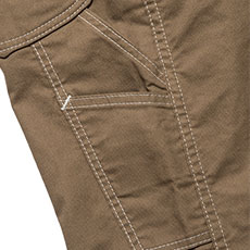 定規等を収納できる左サイドにあるツールポケット。