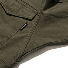 立体的な構造の脇下マチ付