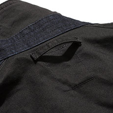 背中ループ付き