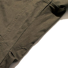 マチ入りで立体的な構造の股部分