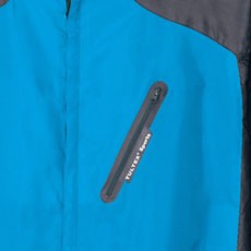 スポーティーなデザインのシームポケット