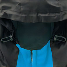 フード裏はメッシュなので、頭部のベタつきや不快感を減らします