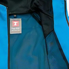 裏側はメッシュで通気性もよく、メッシュの裾が閉じられていないので加工が可能です