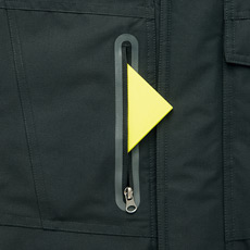 圧着ファスナーを使用した右胸ポケット