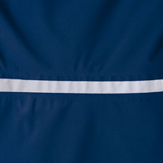 夜間や暗所の視認性を高める膝裏リフレクター