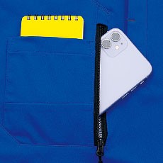 携帯電話を入れても膨らみが目立ちにくい