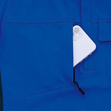 横からモノを取り出しやすいファスナーポケット