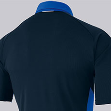 背中・袖下には通気性の良いディンプルメッシュを配置