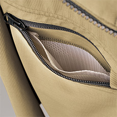 胸ポケット内メッシュ