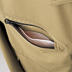 胸ポケット内メッシュ