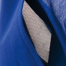 ポケット内部もメッシュ仕様で通気性を確保