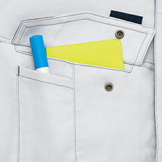 ペンやスケール、手帳などを収納できるマルチポケット