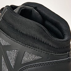 アイトス 安全靴 TULTEX AZ-51666 履き口広めで足入れしやすい