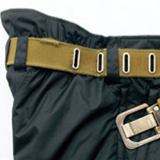 後部ハイウエスト&ベルトループ