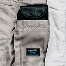 左内側バッテリー専用ポケット