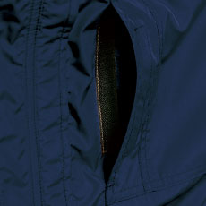 右胸面ファスナー(マジック)縦ポケット