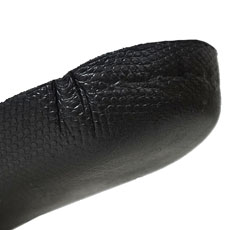 足の形状に沿ったクッション性のあるEVAカップインソール。通気性の良いメッシュ仕様で足ムレを軽減。