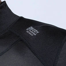 ロゴプリントのアクセント