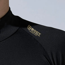 ロゴプリントのアクセント