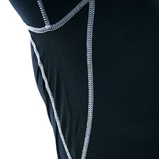 サイドメッシュ切り替えで通気性アップ。