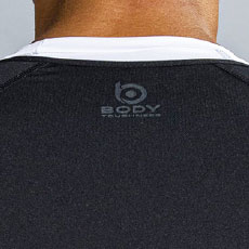 背中バックロゴ