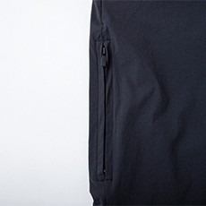 右脇ファスナーポケット