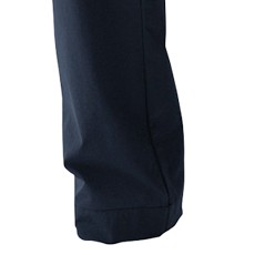 裾調整用ゴム入れ穴