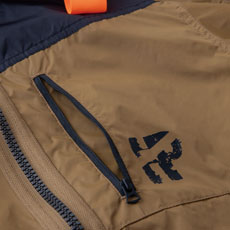 左胸ファスナーポケット