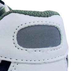 喜多安全靴 かかと上には反射機能。