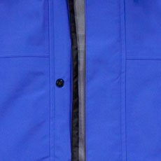 防水ダブルフラップで雨の吹込みをシャットアウト