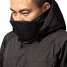 首元の保温効果を高めるハイネック仕様