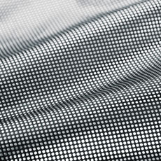 熱を反射して保温するアルミドットプリントを腰まわりから股部分にかけて採用