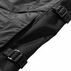 激しい動きに対応するアジャスターベルト