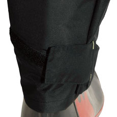 裾部分はマジックテープで自在に調整が出来ます。