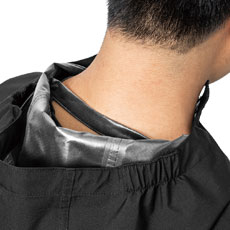 首の後ろに風が通るように、襟ループでより涼しく