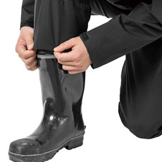 長靴対応ブーツカバー:水や泥の侵入を防止する二重構造、裾部分はボタンで調整が可能