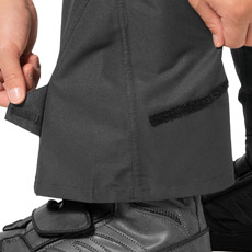 マチが広く長靴でも脱ぎ履きが楽に行なえます。