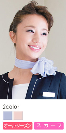 淡いシフォン素材がやわらかに表現する華やかなスカーフ(23-8082)